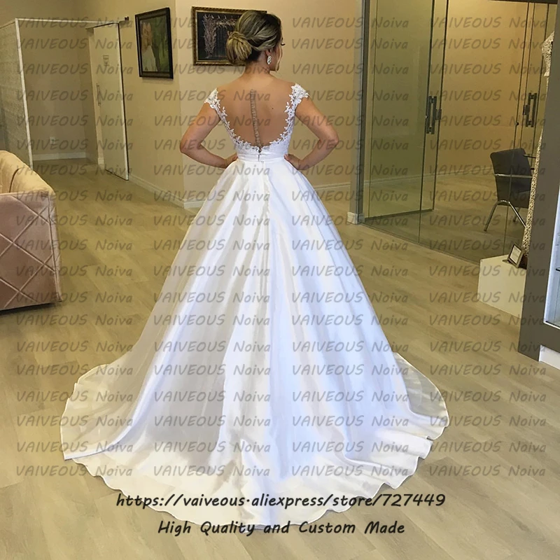 Атласное кружевное вышитое бисером романтическое платье невесты бальное с