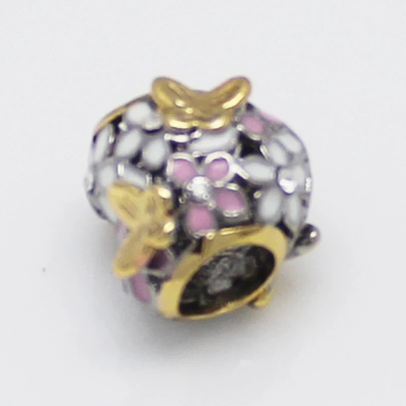 Женские браслеты-шармы с бусинами и ромашками в виде бабочек маргариток