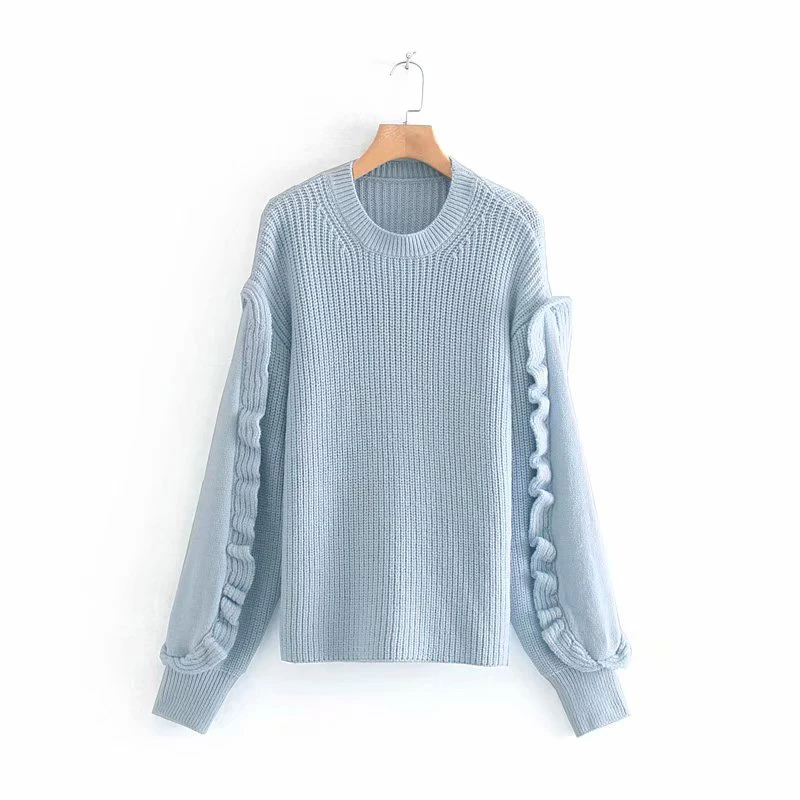 Женский трикотажный свитер с воланом круглым вырезом и оборками на рукавах |