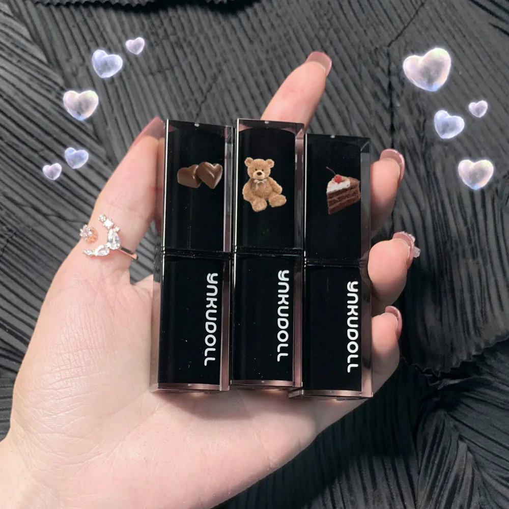 Маленькая черная туба зеркальная помада не тускнеет чистый красный один и тот же