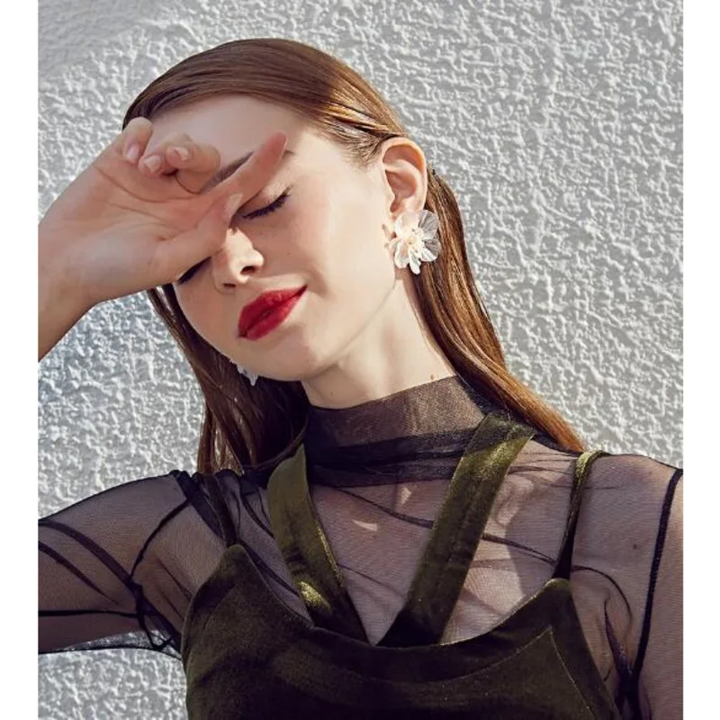 

Korean White Hyperbole Flower Earrings for Women 2021 New Cute Sweet Acrylic Big Irregular Floral Earrings Trendy Jewelry