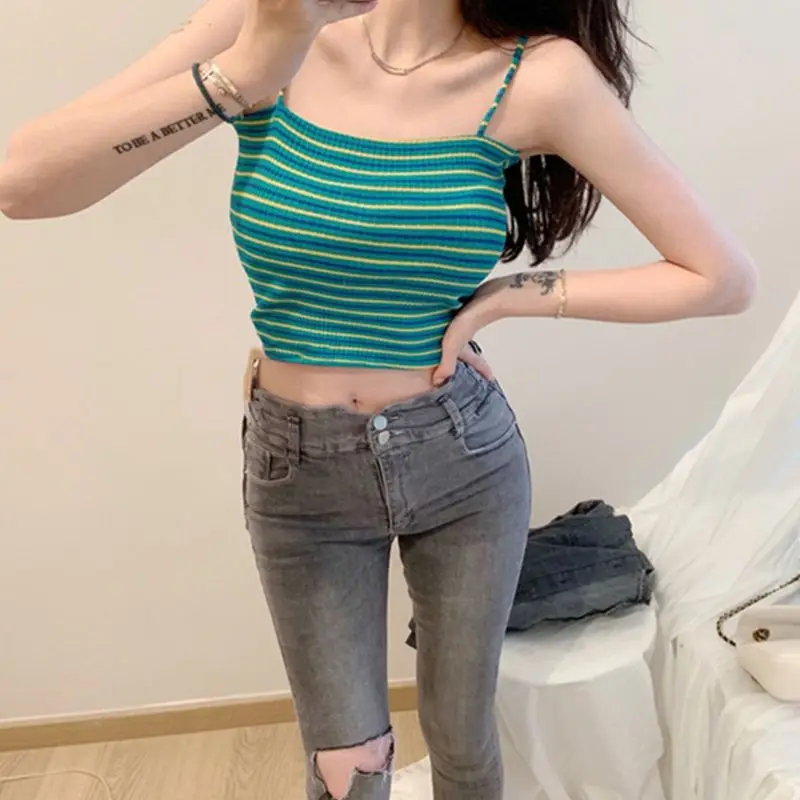 Женский летний укороченный топ с контрастными цветными полосками на тонких