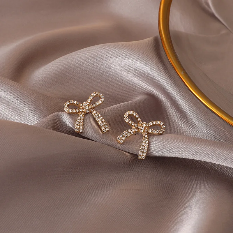 

Korean Fashion Hollow Bowknot Stud Earrings for Women Shiny Rhinestone Crystal Bow Tie Clip On Earrings Elegant Jewelry Gifts