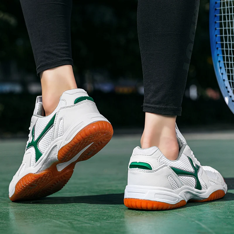 Cheap Unisex Sport Badminton Shoes Professional White Tennis Shoes For Men Mesh Breathable Outdoor Trainer Volleyball Shoes Men