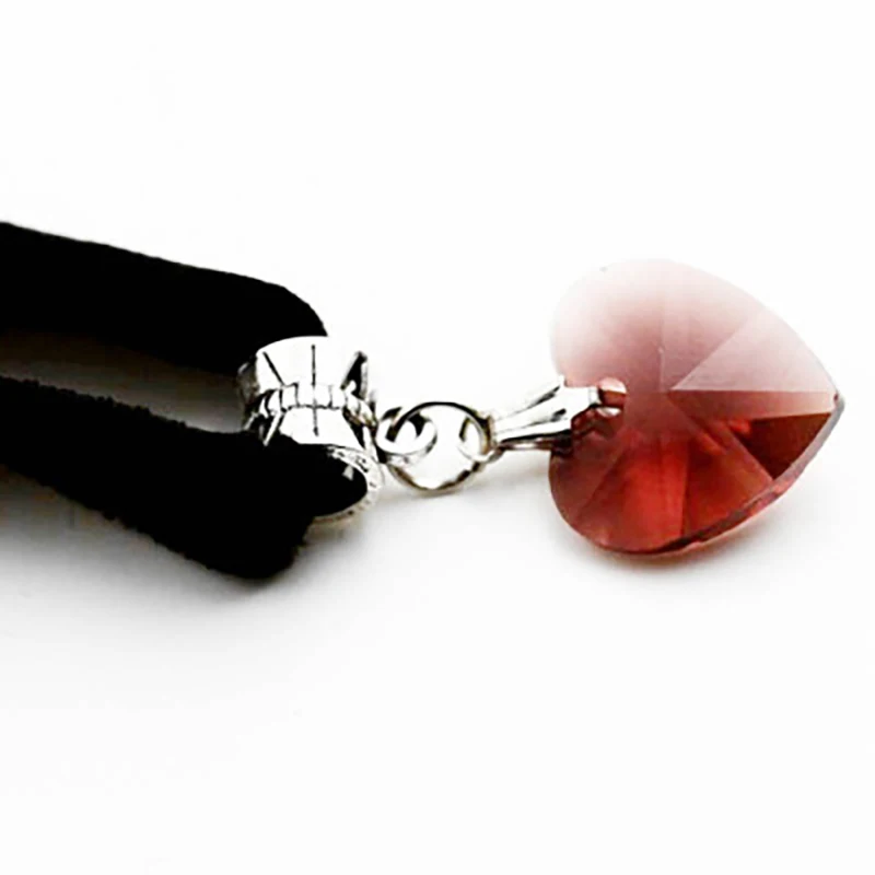 Новинка колье-чокер в викторианском стиле с кристаллами виде сердца готическое