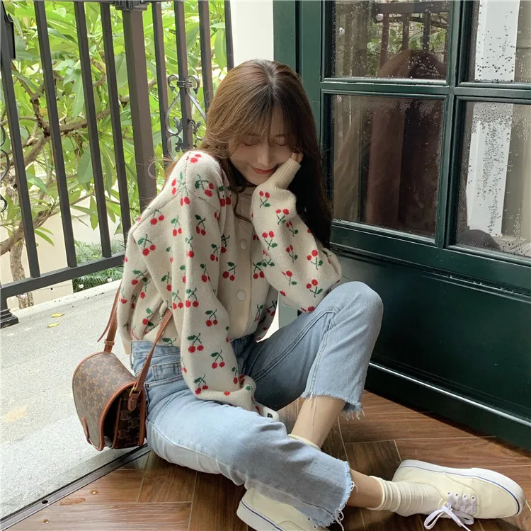 

2021 New Autumn Winter Women Cropped Sweater Flower Cardigan Korean Fashion Full Button Loose Short Vintage Knitted Outerwear