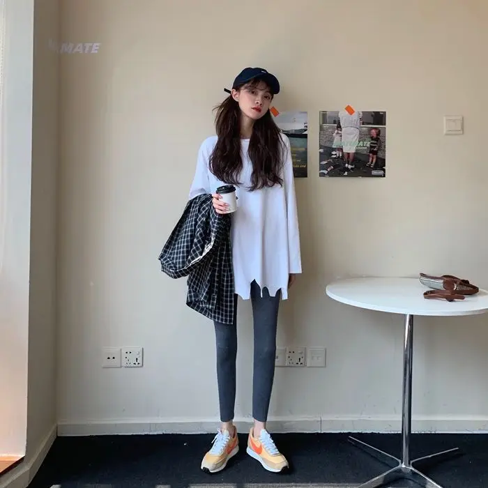 

2021 spring and autumn new white base shirt long sleeve T-shirt slim Student Korean loose and versatile top