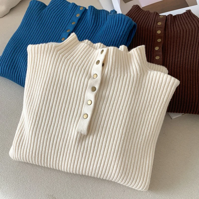 Элегантный вязаный свитер на пуговицах с полувысоким воротником и длинным