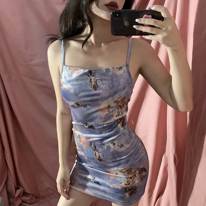 Женское бархатное платье на тонких бретельках ультраэластичное облегающее в