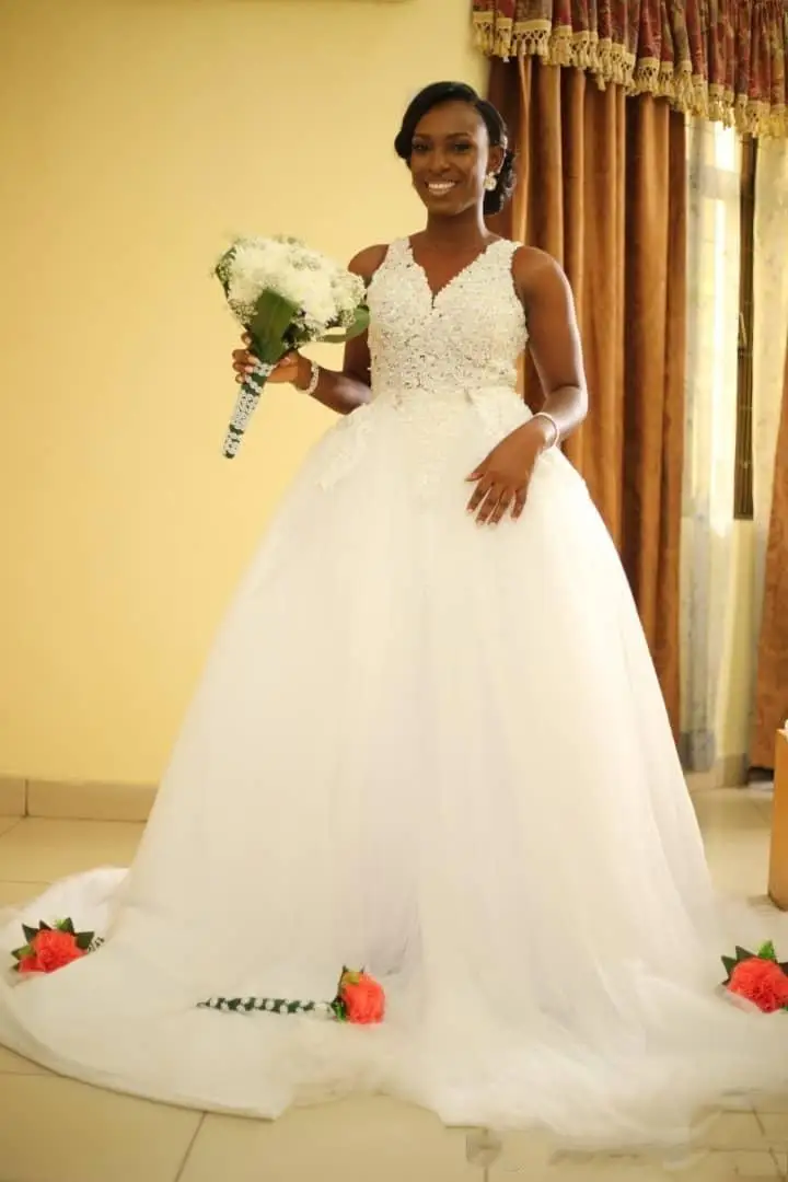 

Charming African Detachable Train Wedding Dresses Gowns Sweep Train Plus size V Neck Reception Dress Bridal Gown