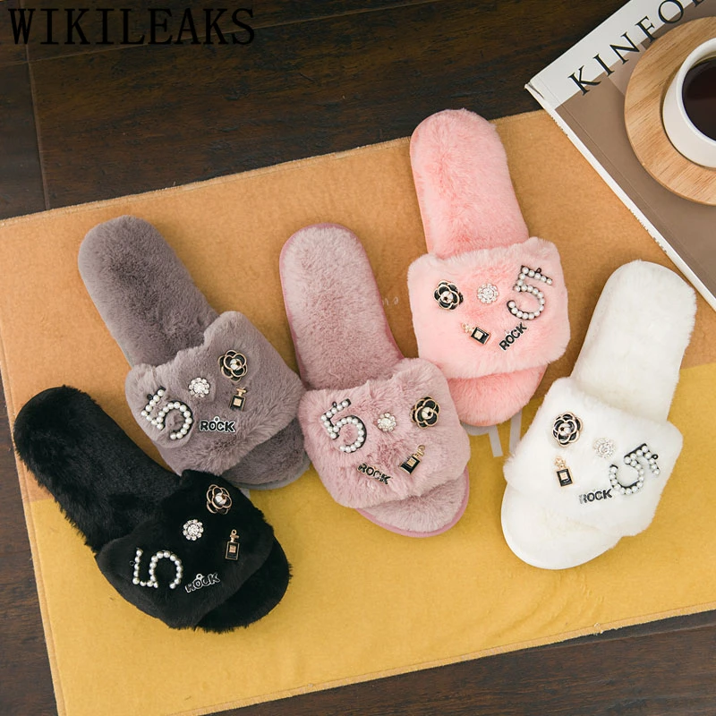Дизайнерские меховые тапочки с украшением духов женские зимние шлепанцы