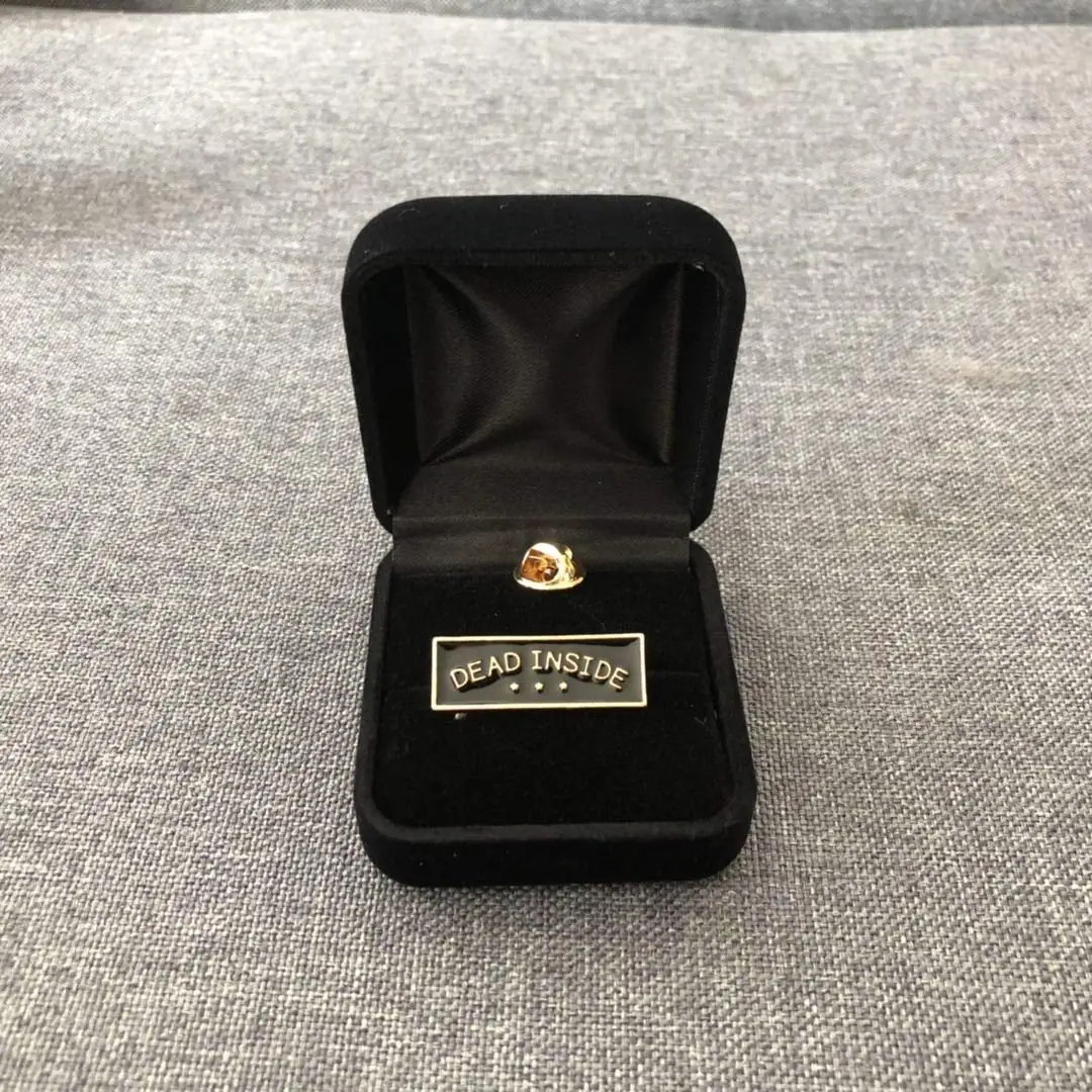 Мертвой внутри забавная эмалированная брошь на лацкан воротник рюкзак с