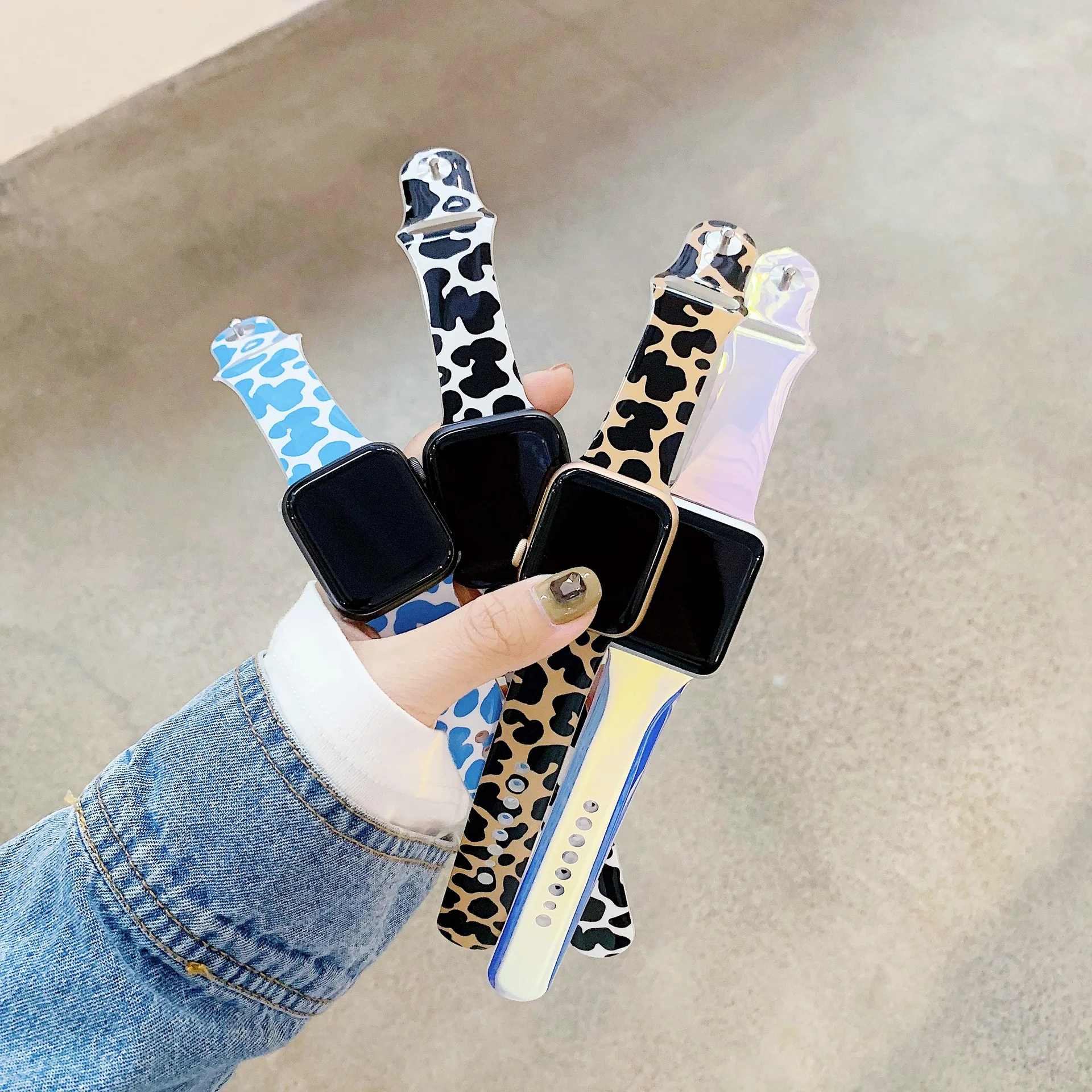 

Gradient silicone camouflage Watch Band For Apple Watch 44mm 42mm 40mm 38mm For iWatch Series 6 5 4 3 Laser Watch Strap Bracelet