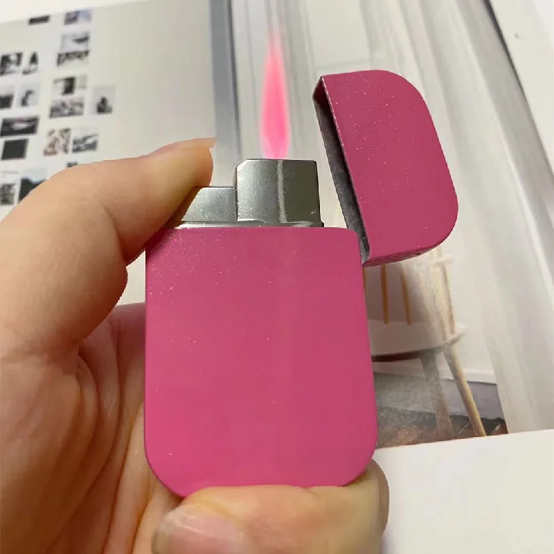 Милая и изящная женская зажигалка с рисунком кошки розовая пламенем аксессуары