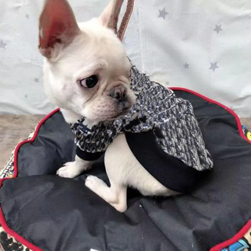 

Dog Jacket Coat Designer Dog Clothes for Medium Dogs French Bulldog Schnauzer Corgi Pet Costume Dropshipping ZY6005