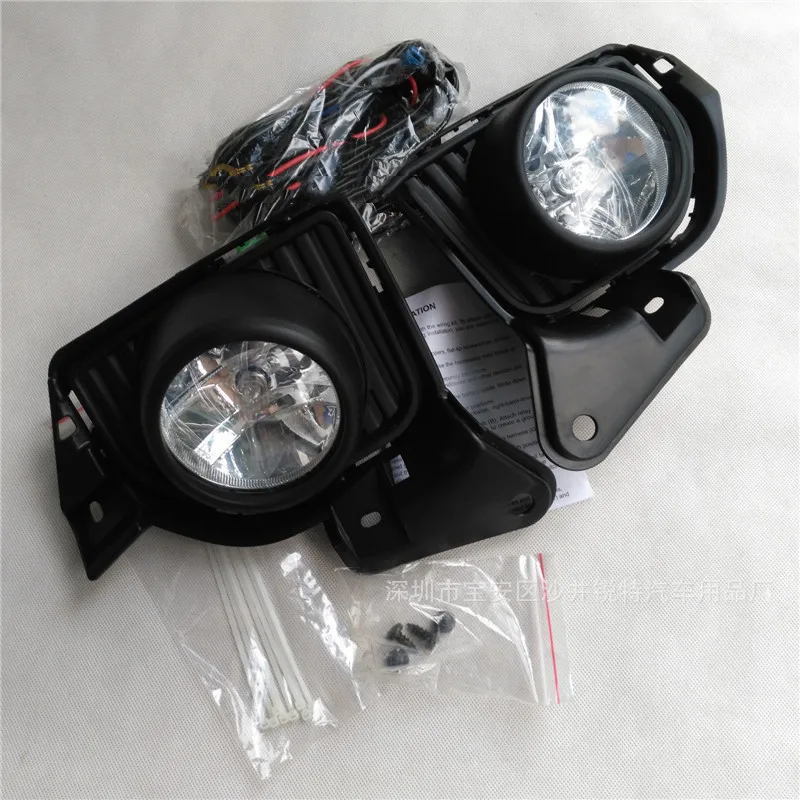 

eOsuns Front bumper light Front fog lamp for Toyota hiace 2014