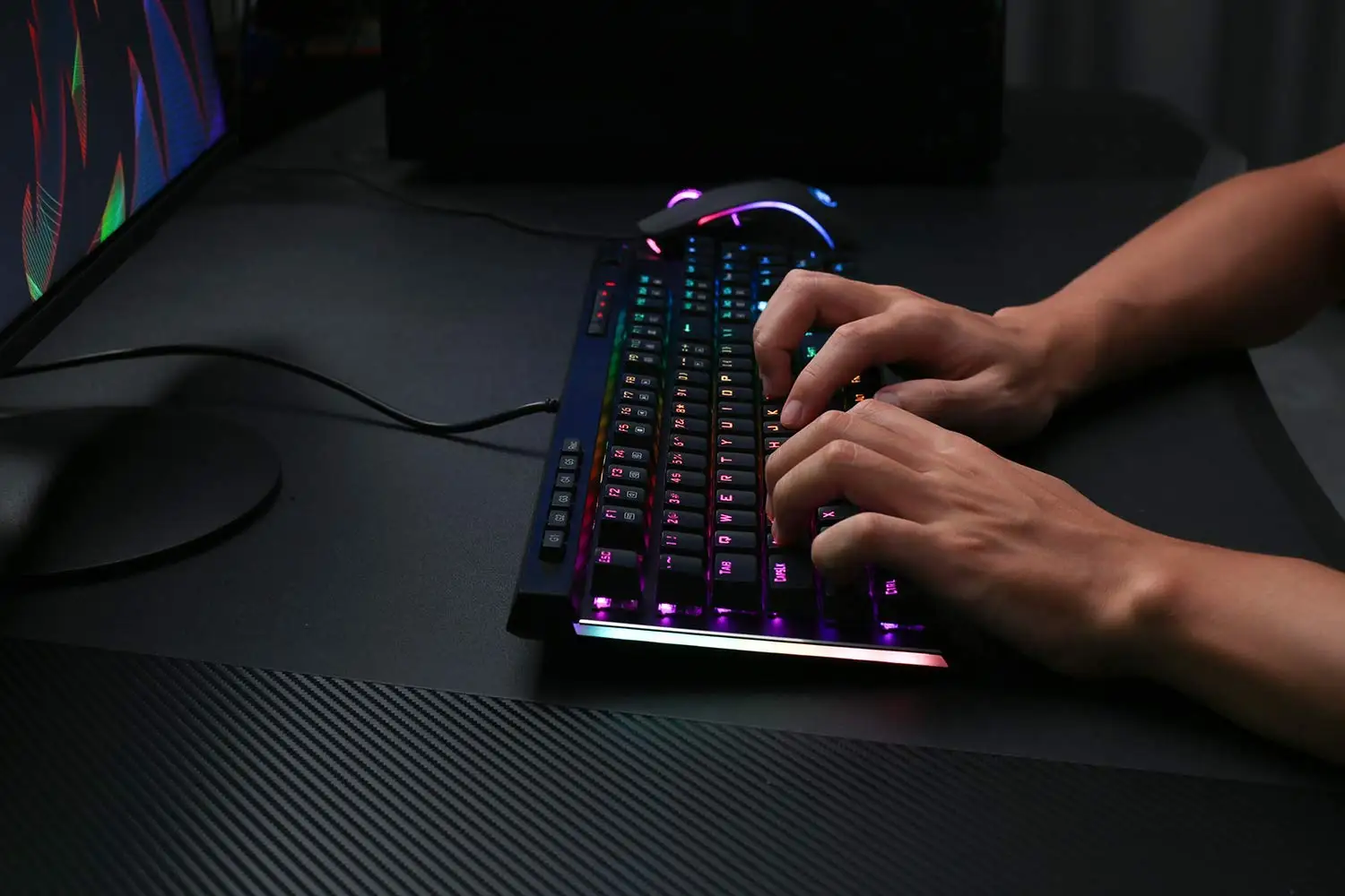 Redragon K580-PRO RGB Механическая игровая клавиатура RGB светодиодный подсветка 104 клавиши антиприкольные макроклавиши с оптическими коричневыми переключателями