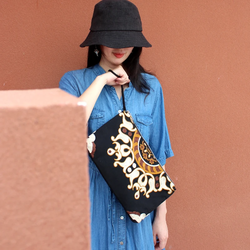 Оригинальная сумка из с вышивкой в национальном стиле хлопка винтажная через