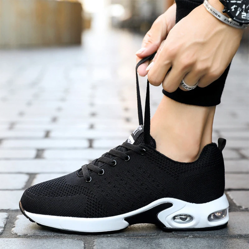 Кроссовки мужские легкие на шнуровке с воздушной подушкой |