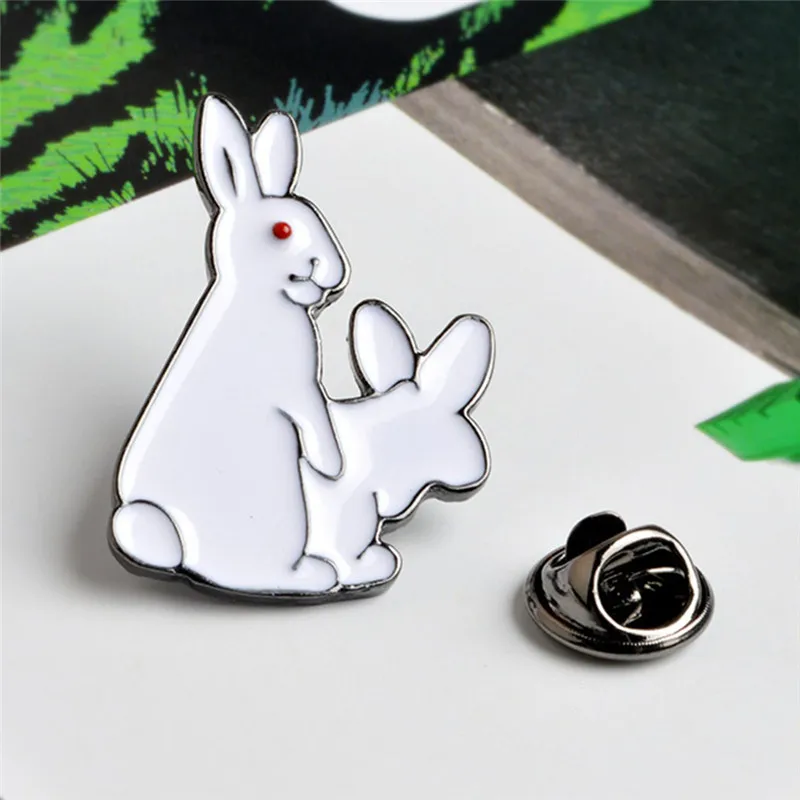 Мультфильм белый кролик злой брошь булавки животное джинсовая куртка корсаж