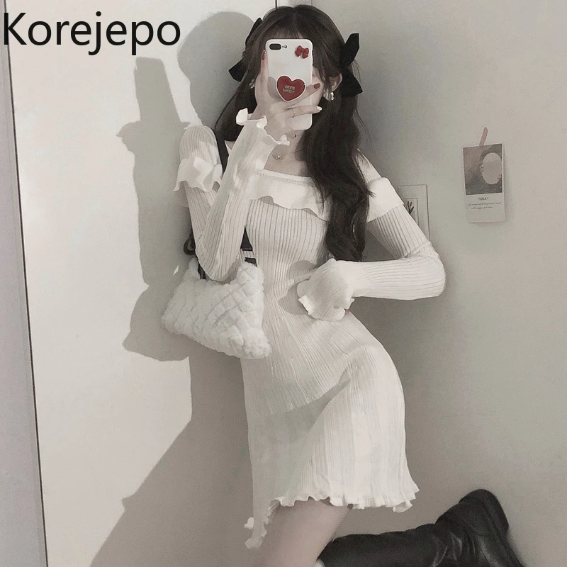 

Платье женское трикотажное ТРАПЕЦИЕВИДНОЕ с оборками, квадратным вырезом и длинным рукавом