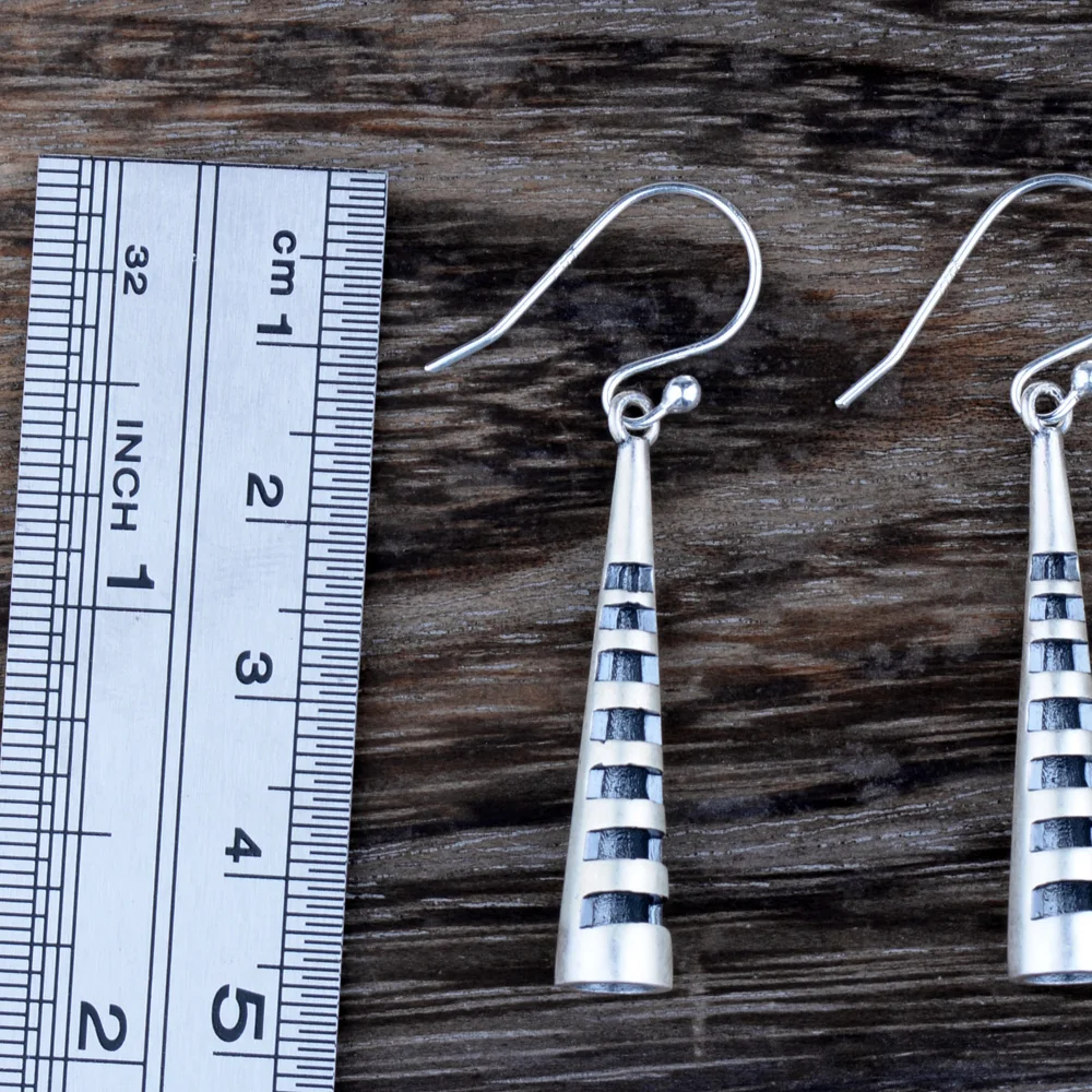 Мифический возраст реального 925 стерлингового серебра Винтаж Малый конус