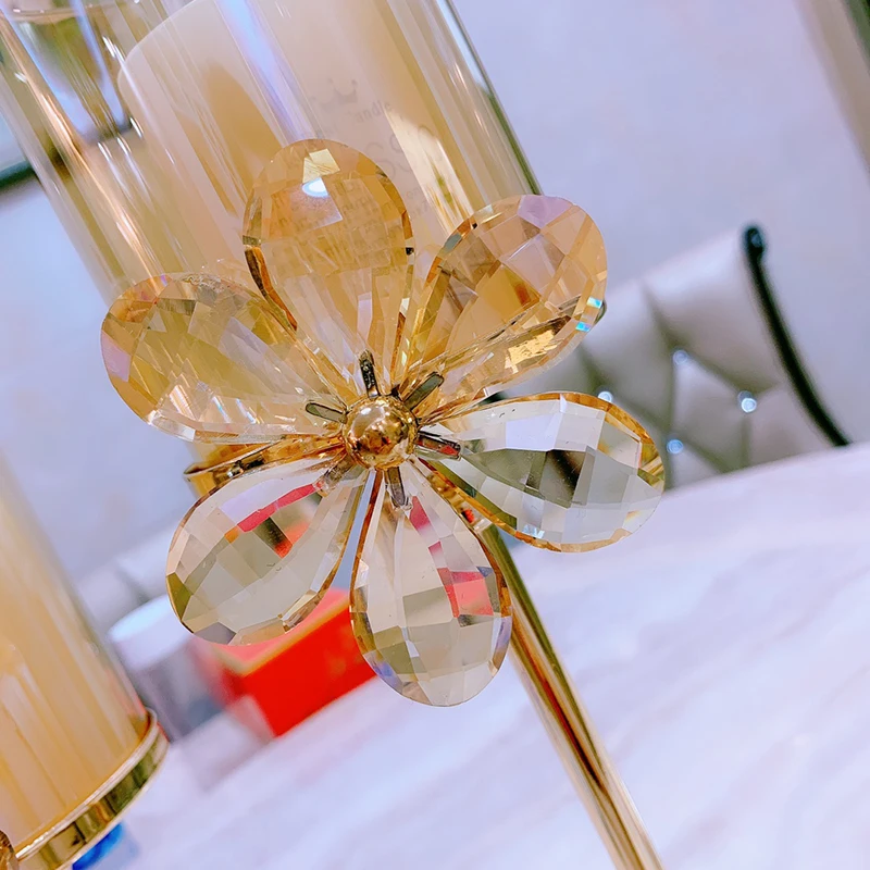 

Modern Luxury Golden Candle Holder Iron Romantic Crystal Flower Candle Holder Dinner Table Porta Velas Home Decor WF50ZT