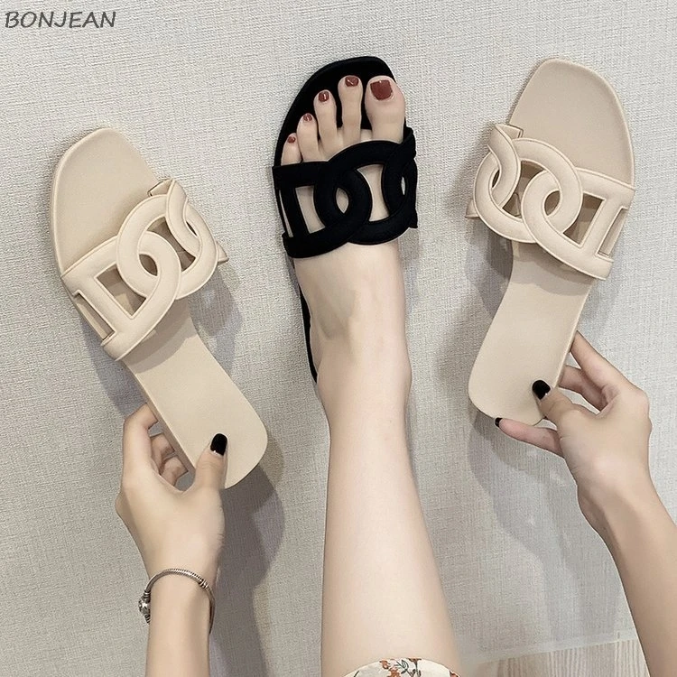 Женские сандалии на плоской подошве простые однотонные пляжные тапочки удобная