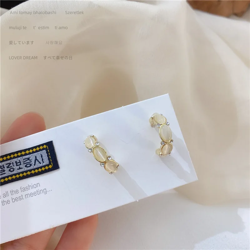 

2020 Korean Vintage Geometric C-shaped Cat's Eye Earrings For Women Transparent Rhinestone Cute Girl Earrings Fashion Jewelry