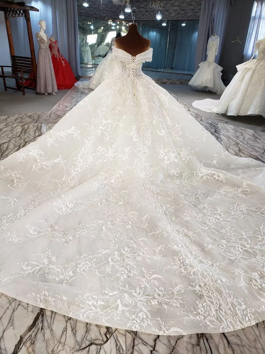 Gorgeous Off The Shoulder Ball Gown Wedding Dresses China Vestido De Noiva Beading Lace Appliques Lace Bridal Gowns