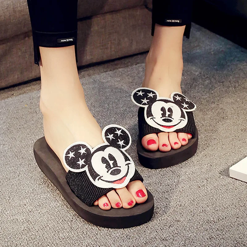 

Disney cartoon slippers Light and comfortable women wear flat bottom sandals Mickey flat bottom non-slip word drag