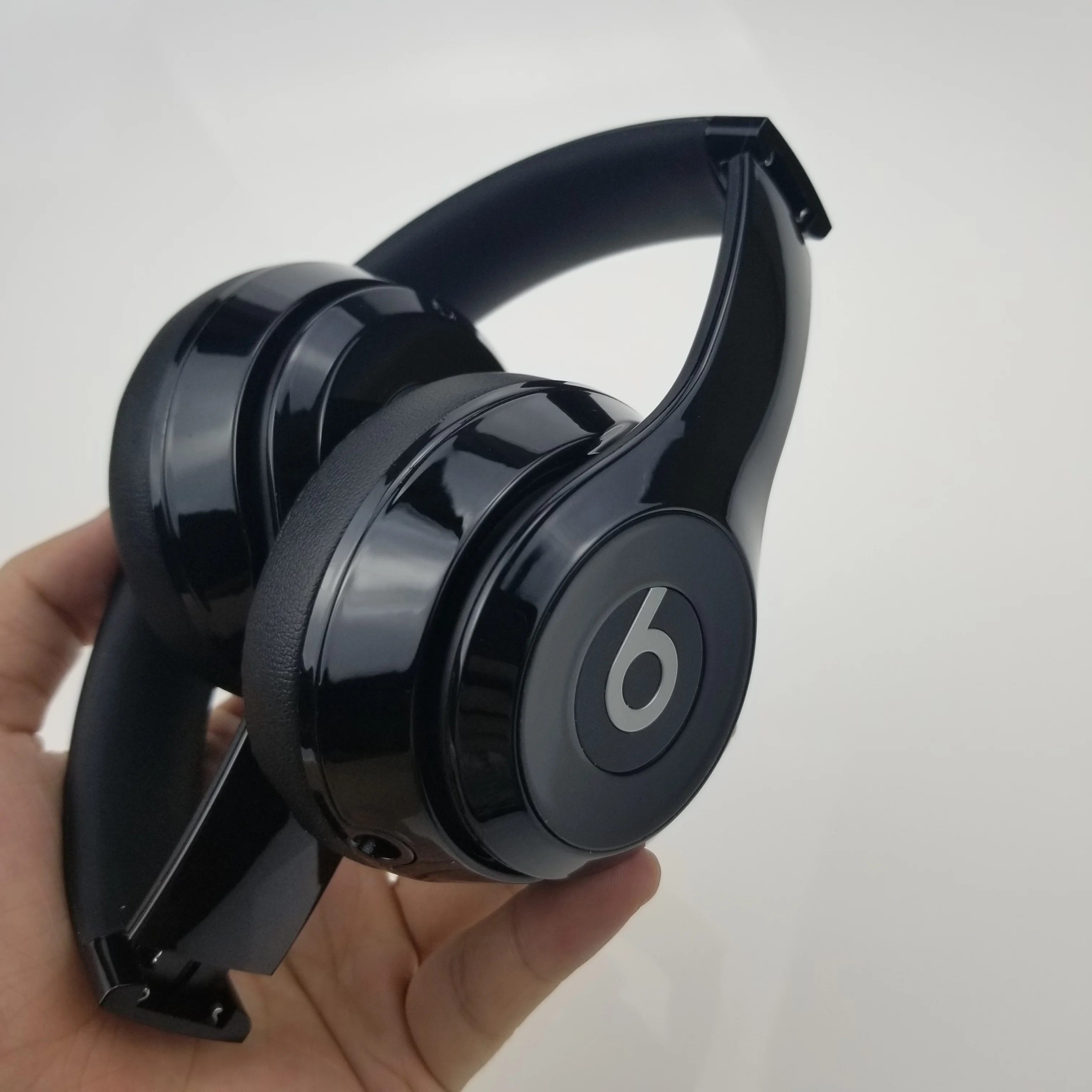 Оригинальные наушники Beats Solo с накладными ушами беспроводные Bluetooth функцией