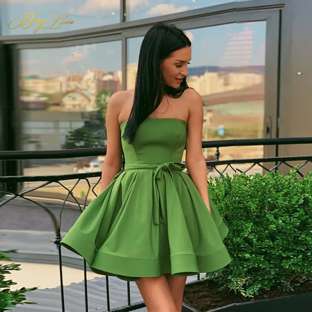 

Короткое атласное платье для выпускного вечера, без бретелек