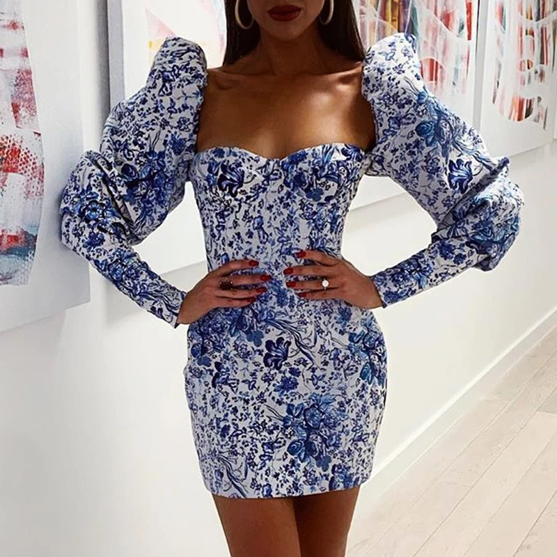 

Женское Короткое облегающее платье с открытыми плечами, открытой спиной и цветочным принтом