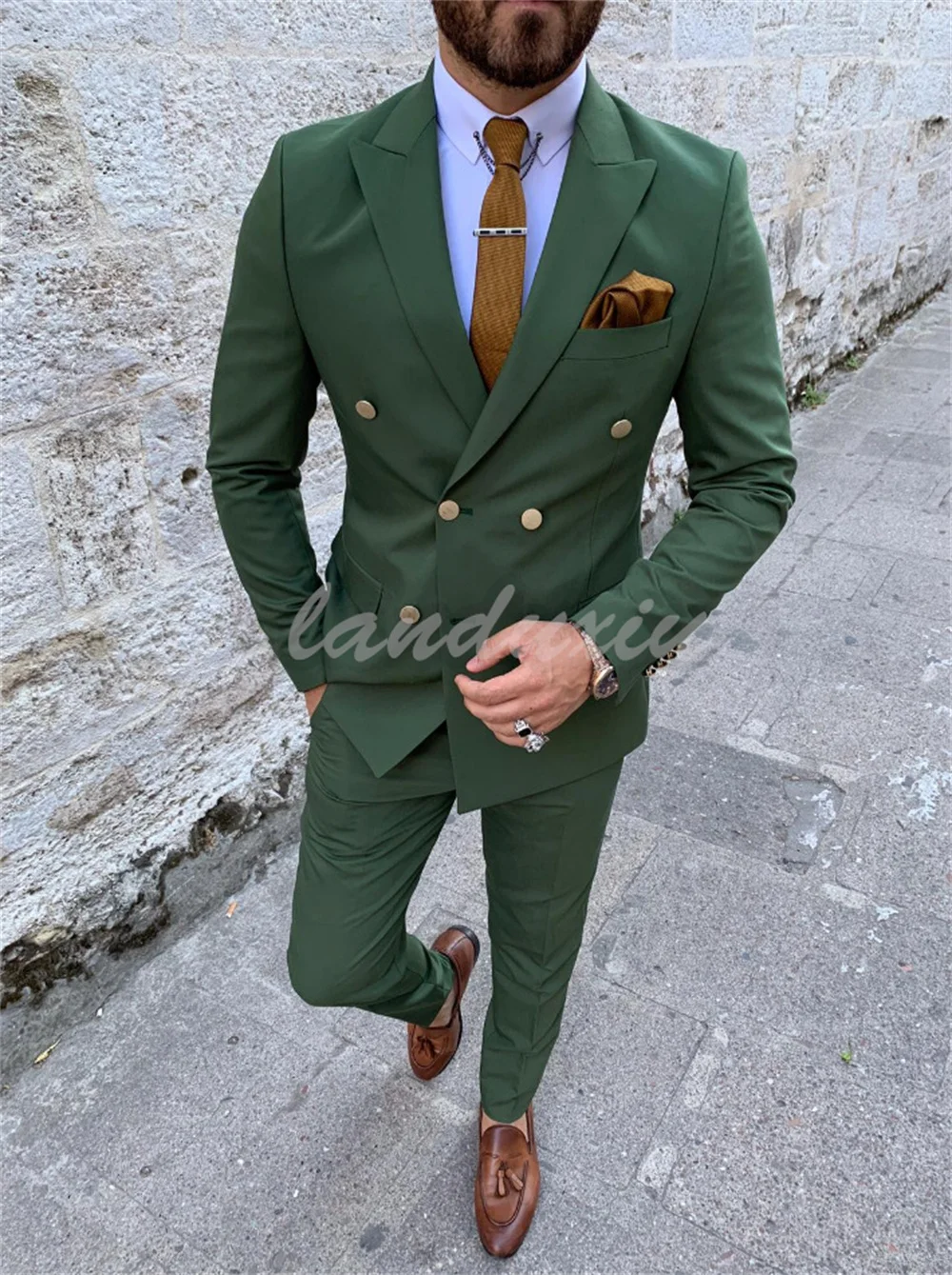 Модный двубортный мужской костюм зеленый из двух предметов приталенный для