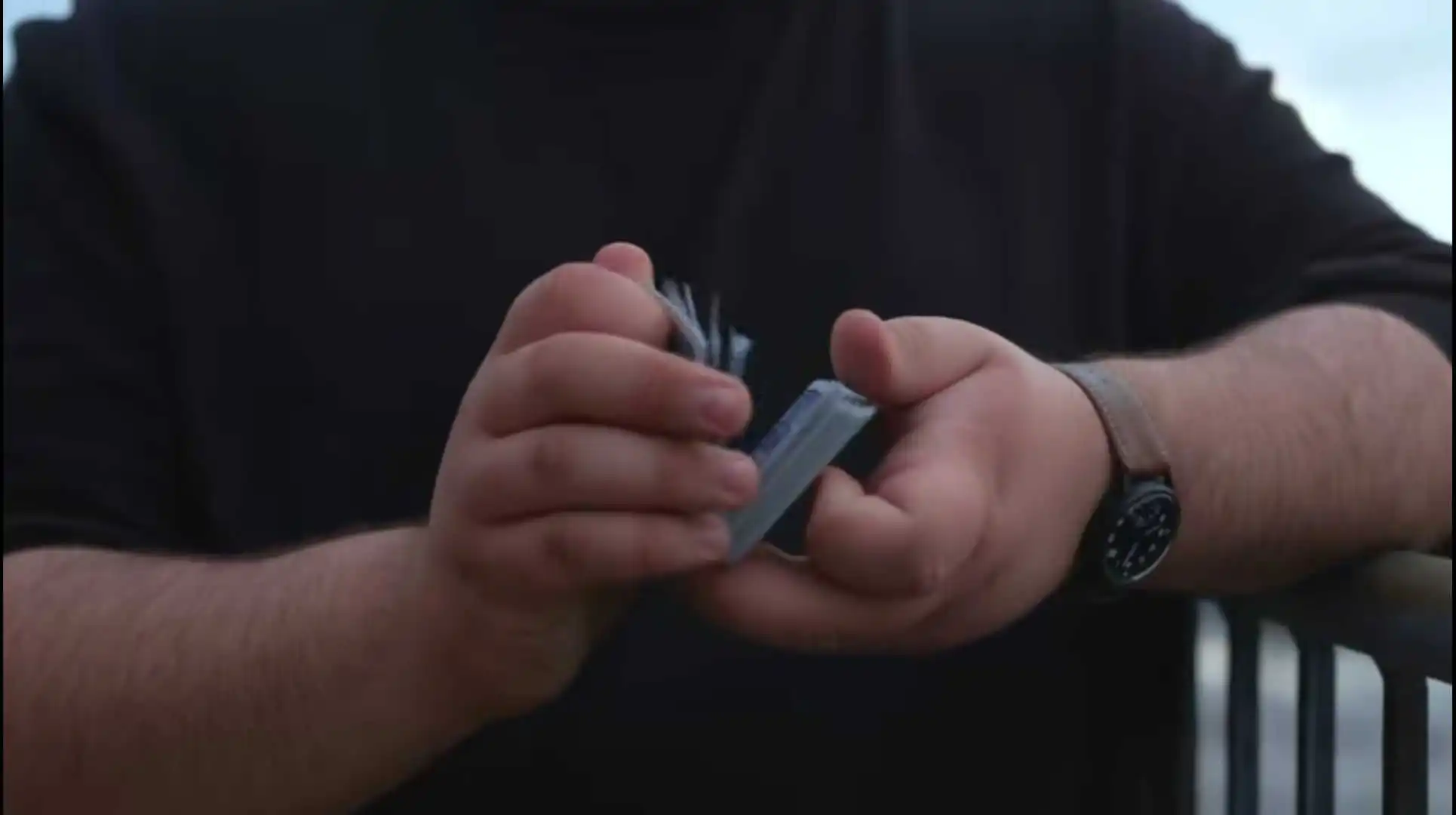 

2020 Cloud Pass by Abstract Effects and Casey Lewis Magic tricks