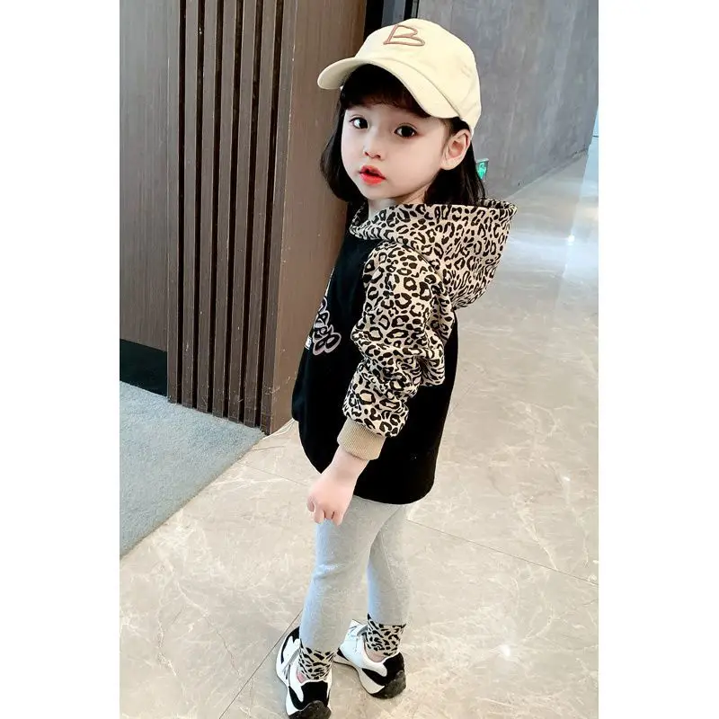 

Girl's baby leopard Hoodie set 2021 spring and autumn new girl fashion sweater two-piece set baby girl clothes