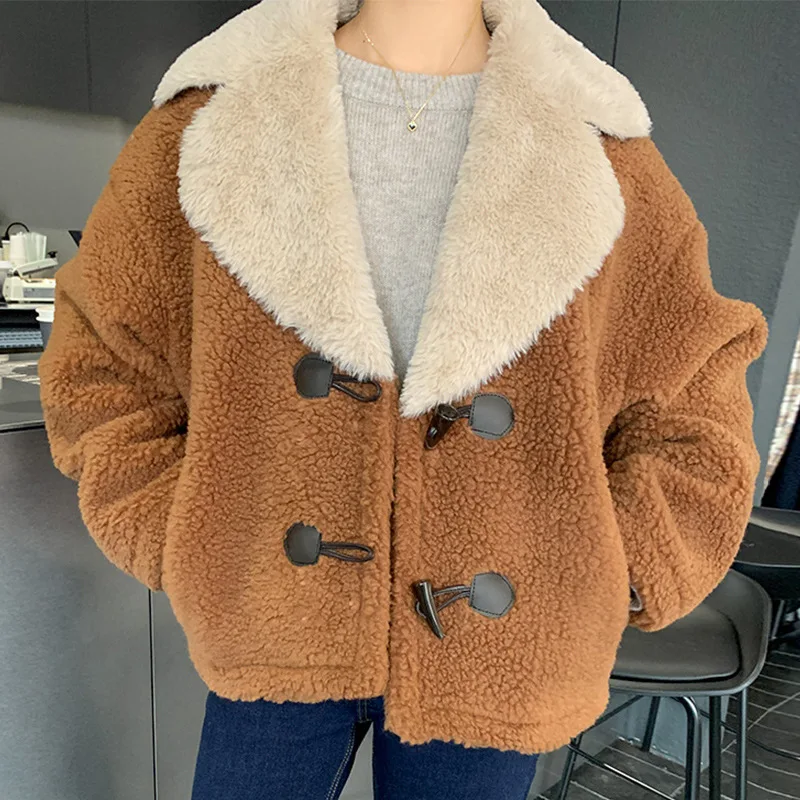 

South Korea 2021 new trend winter retro color suit collar horn buckle loose thickening warm imitation lamb hair short coat women