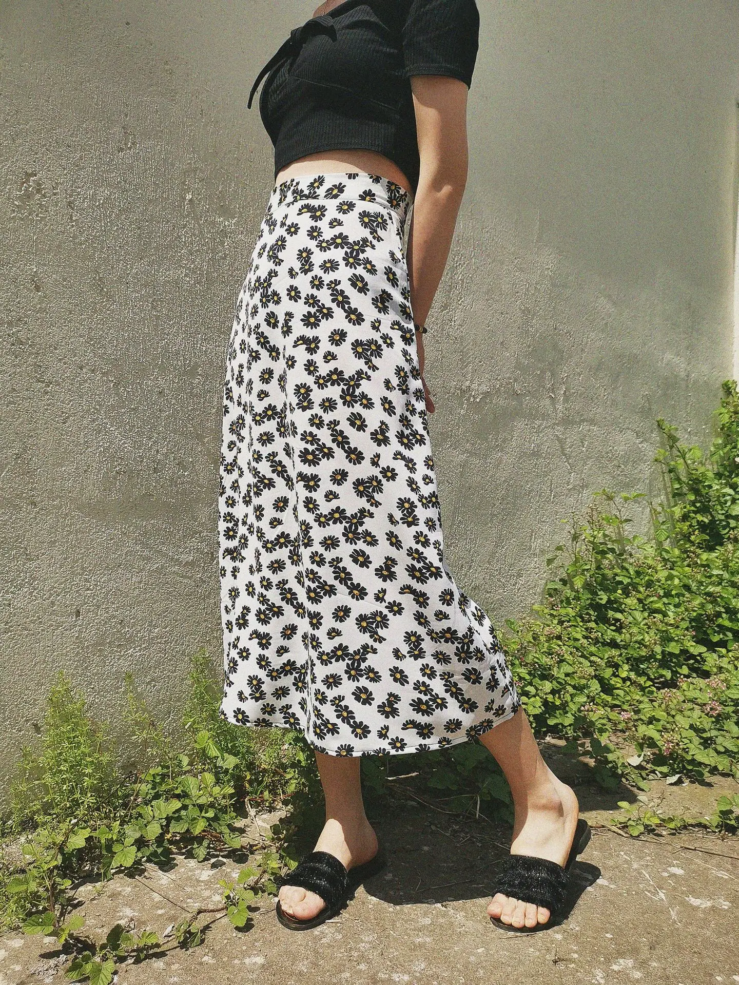 Женская юбка миди с цветочным принтом и ромашками эластичная на молнии высокой