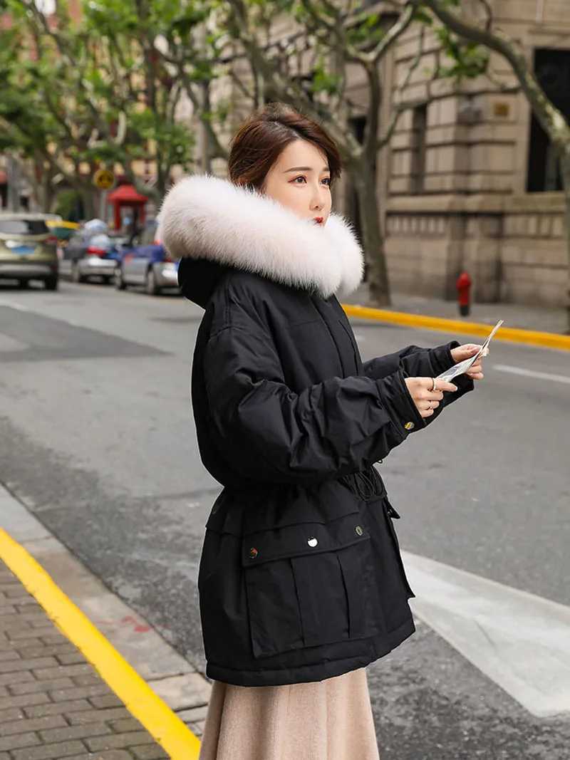 Женский пуховик с капюшоном и большим меховым воротником новинка 2020 зимняя