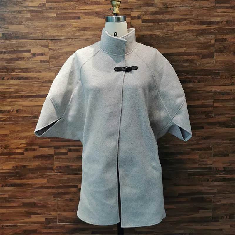 Женское однотонное пальто с отложным воротником рукавами летучая мышь на