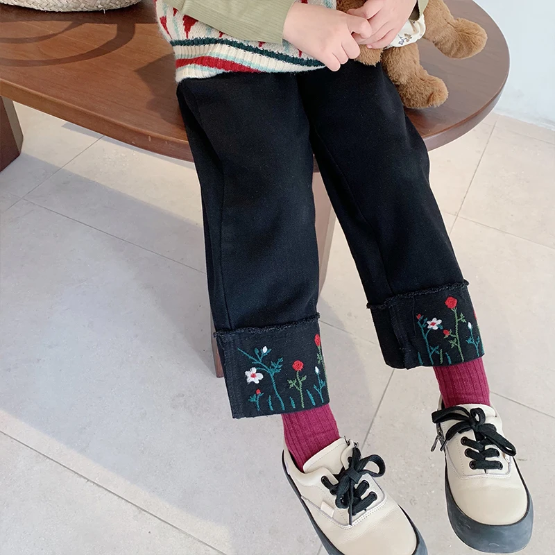 

MILA CHOU 2021 New Autumn Baby Girls Loose Straight Jeans Children Kids Embroidery Flower Pattern Black Denim Pants Jeans
