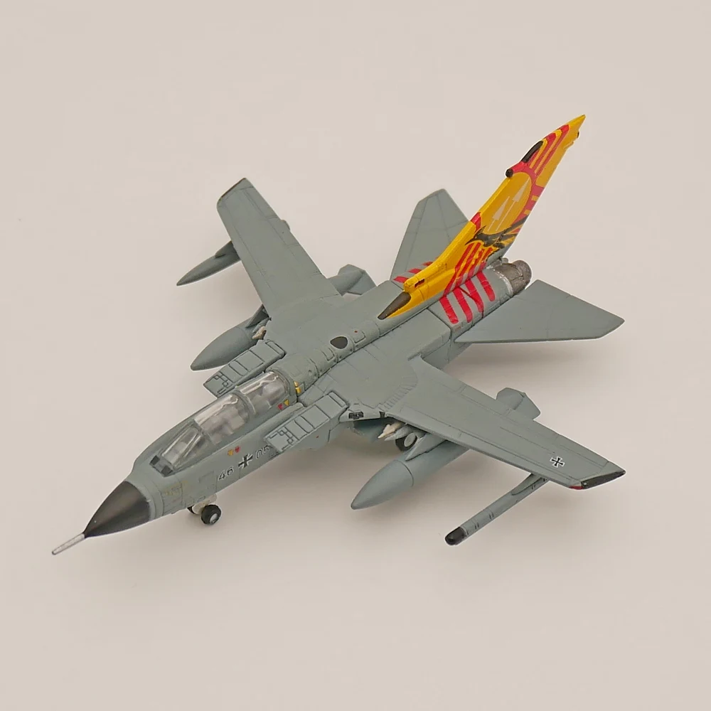 

Модель истребителя herpa 1:200 Luftwaffe Panavia Tornado IDS, литой