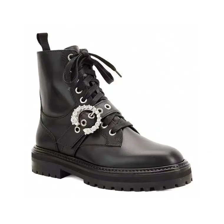 

Новые стильные кожаные женские короткие сапоги на платформе и толстом каблуке черные короткие сапоги с цепочкой В рыцарском стиле одноботи...