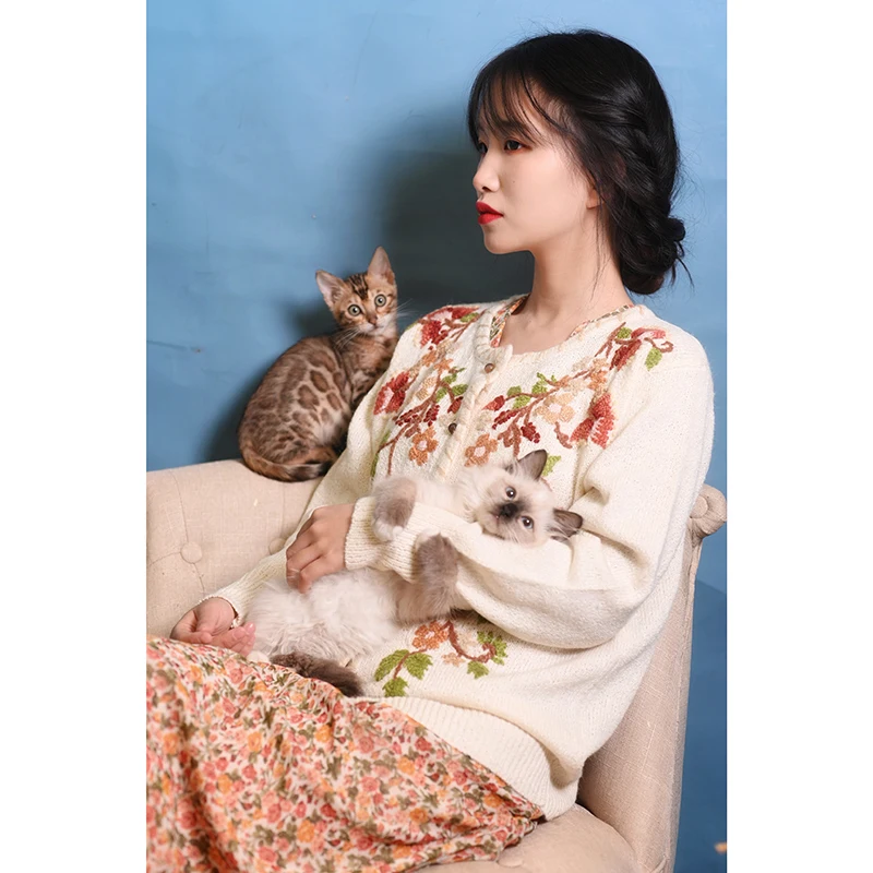 

LYNETTE'S CHINOISERIE Spring Autumn New Arrivals Women Vintage Flower Embroidery Knitted Vest Cardigan V-neck Sweaters