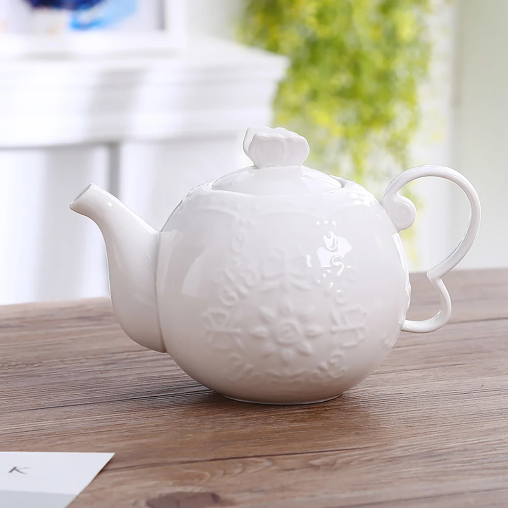 Кофейник с тиснением кружева в европейском стиле ручкой чисто белый