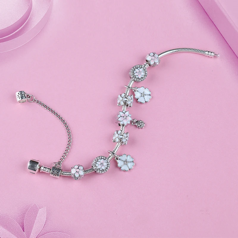 Женский браслет с эмалью белый и розовый из бисера цветком вишни для