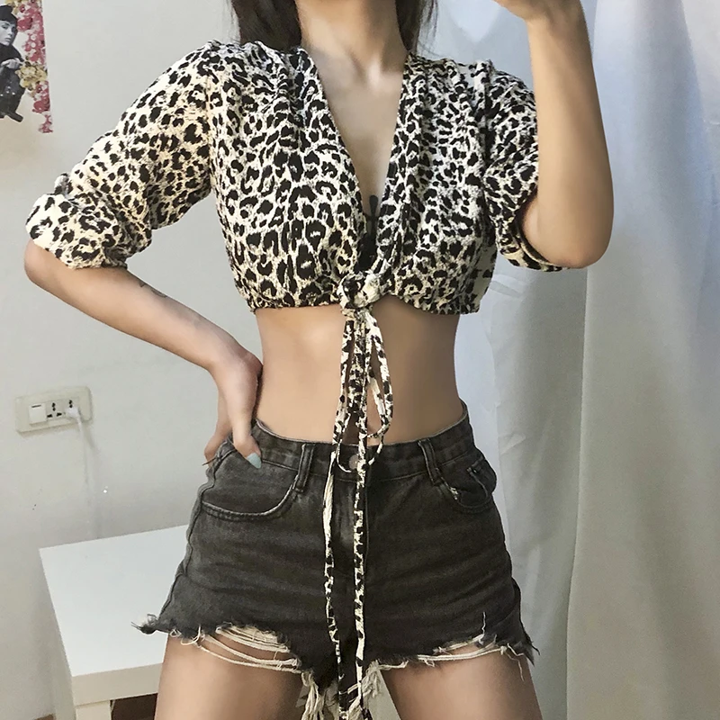 

Уличная футболка на шнуровке с леопардовым принтом, короткий корсет с глубоким V-образным вырезом, топ, Винтажная футболка, эстетические акс...