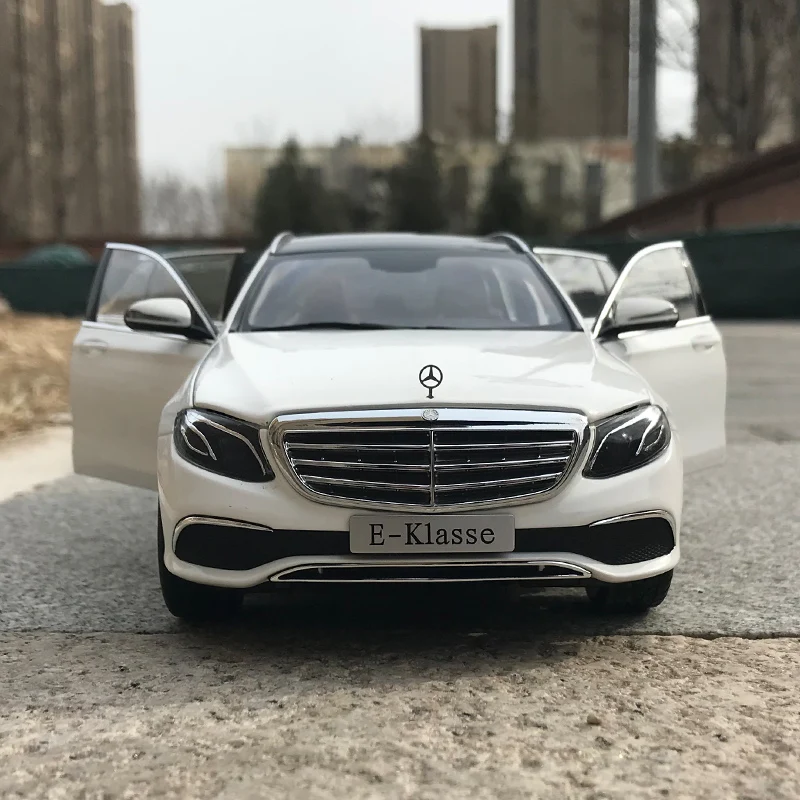 Оригинальная фабричная Изысканная литая модель автомобиля 1:18 E klase E300 S213 для