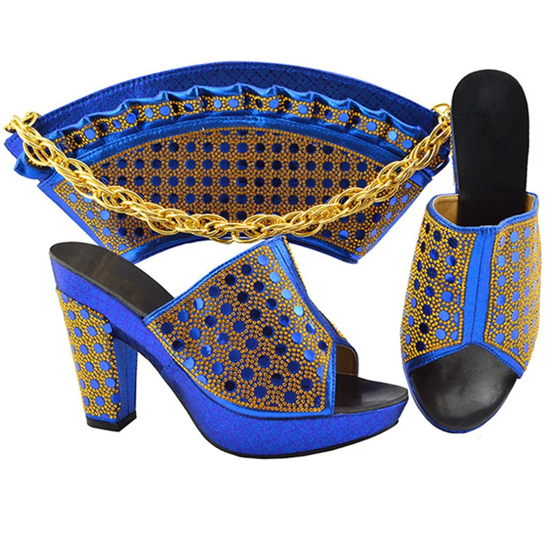 Комплект из обуви и сумки новейшего дизайна украшенный стразами модные